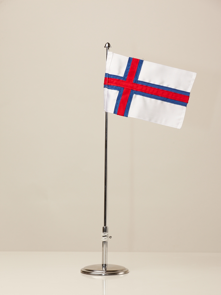 Bordflagstang til fødselsdagsbordet med færøsk flag