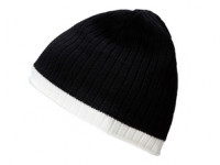  Ribstrikket hat i lækker kvalitet i sort og hvid